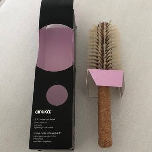 Round brush. 2.5 inches.